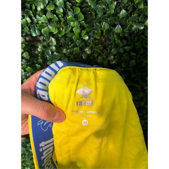 Rabbit Women’s Aurora Repeat Yellow Shorts Size Medium NWT 2 Inch Inseam - Picture 4 of 4